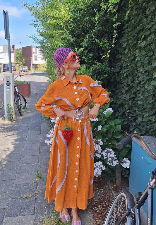 Gonna arancione ondulata