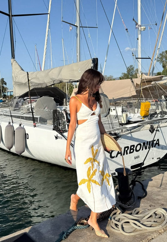 Abito bianco a scatto