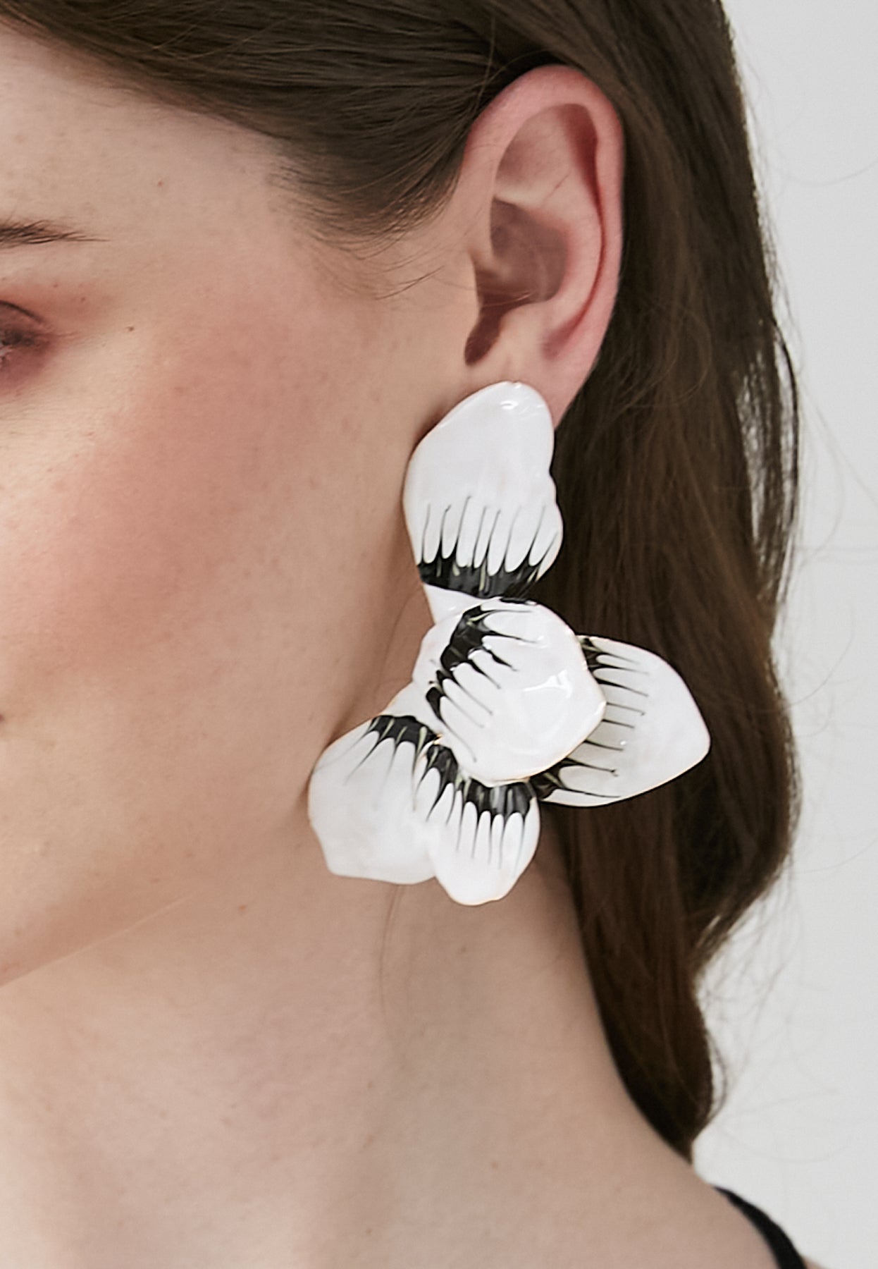 Luma White Earrings